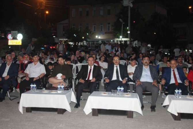 Nefes Kesen Yamaç Paraşütü Yarışmasında Dereceye Giren Sporcular Ödüllerini Aldı