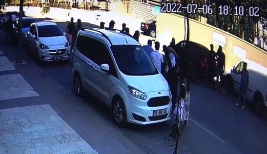 Yola Kontrolsüz Çıkan Aracın Neden Olduğu Zincirleme Kazada Faciadan Dönüldü