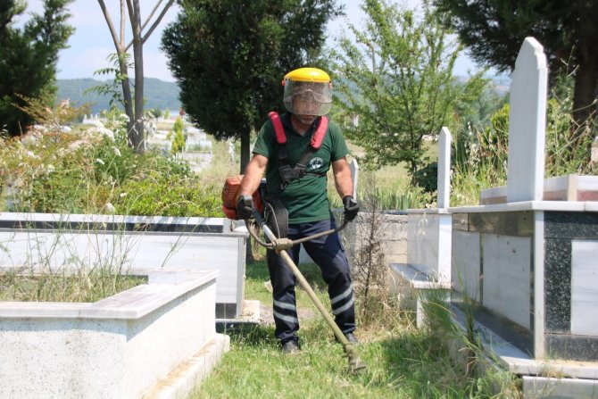 Mezarlıklarda Bayram Temizliği