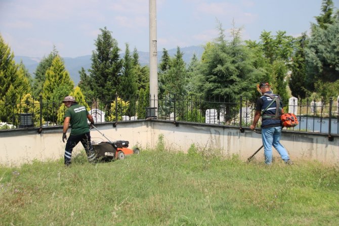 Mezarlıklarda Bayram Temizliği