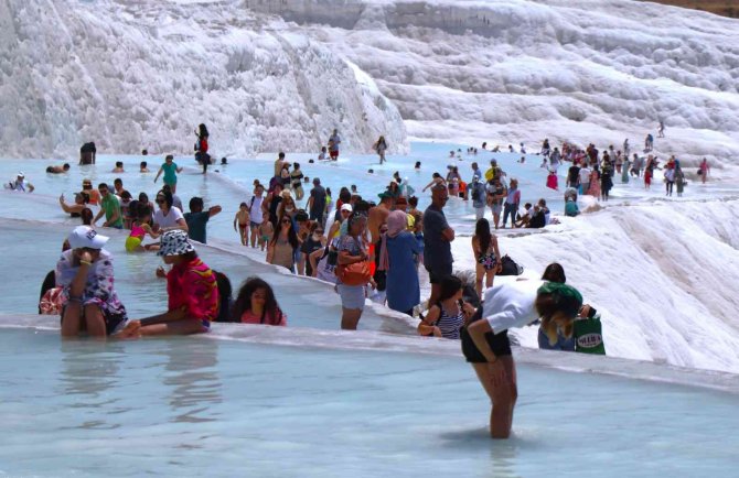 Pamukkale’de 9 Günlük Tatil Bereketi Yaşanıyor
