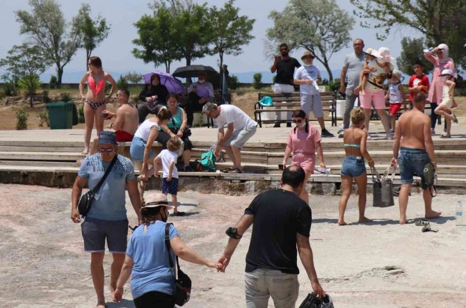 Pamukkale’de 9 Günlük Tatil Bereketi Yaşanıyor