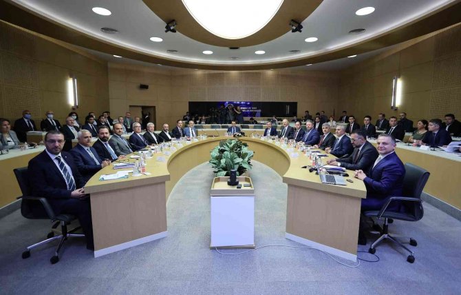 Bakan Dönmez: “Toplum Olarak Enerji Verimliliğini Biliyoruz Ancak Uygulamıyoruz”