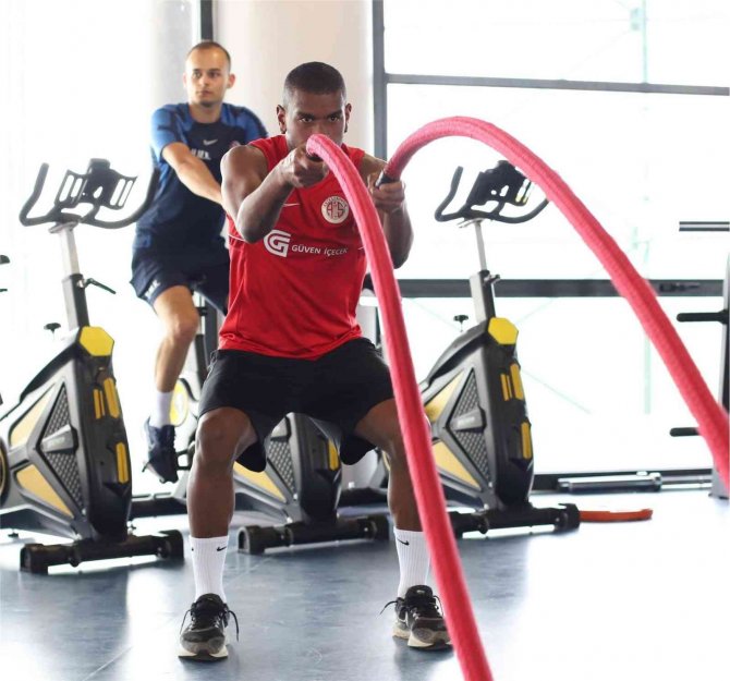 Antalyaspor, 3 Grup Halinde Çalıştı