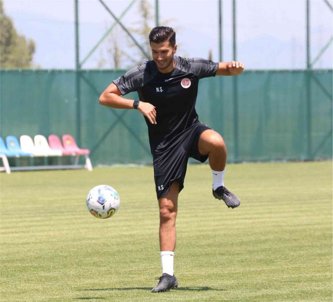 Antalyaspor, 3 Grup Halinde Çalıştı