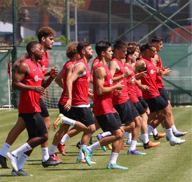 Antalyaspor, 3 Grup Halinde Çalıştı