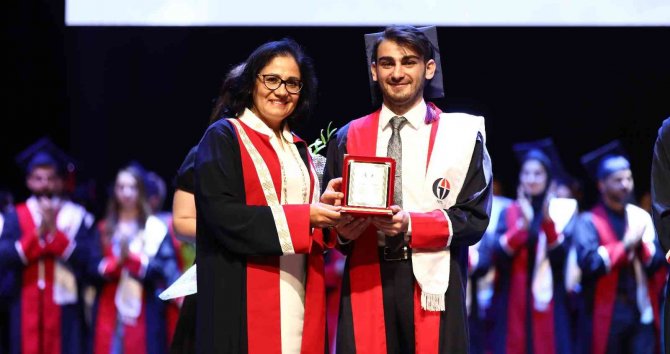 Gaün Tıp’tan Sağlık Ordusuna 261 Hekim