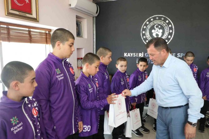 Bünyanlı Basketbolculardan Ali İ̇hsan Kabakcı’ya Ziyaret