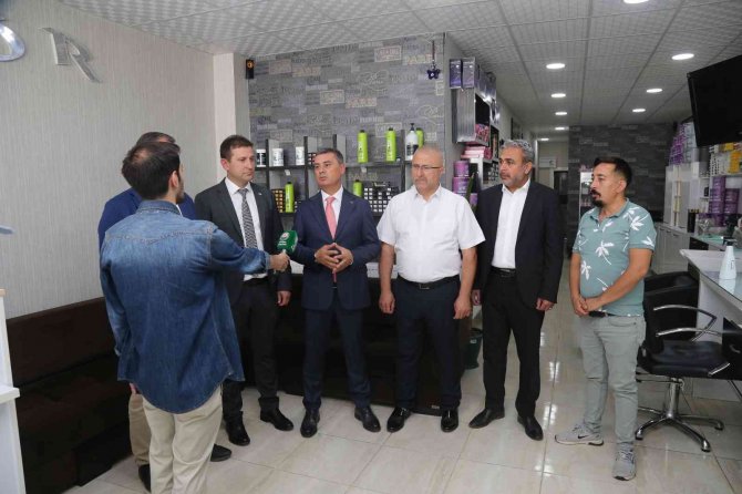 Başkan Şimşek Bayram Öncesi Berber Ve Kuaförleri Ziyaret Etti