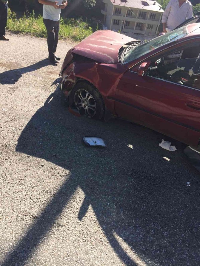 Gümüşhane’de 2 Aracın Karıştığı Kazada 4 Kişi Yaralandı