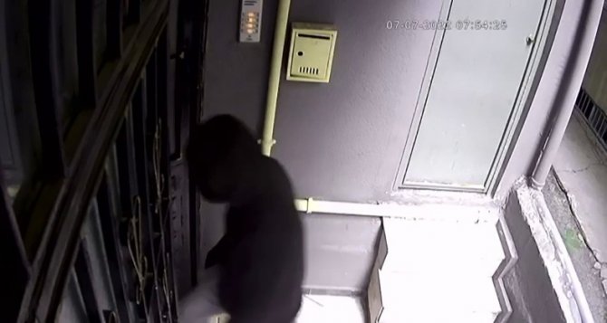 Küçükçekmece’de Hırsızlar Ev Sahiplerini Bayıltıp Altın Çaltı