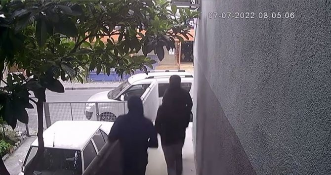 Küçükçekmece’de Hırsızlar Ev Sahiplerini Bayıltıp Altın Çaltı