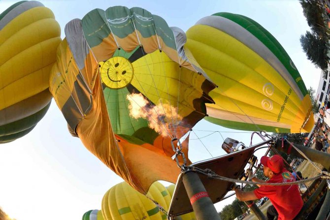 İ̇spanya’da 26’ncı Avrupa Balon Festivali Başladı
