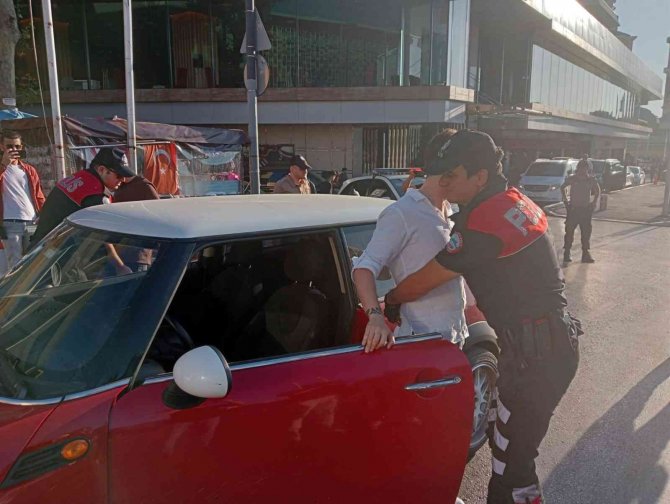 İ̇stanbul’da ‘Yok Artık’ Dedirten Olay: Ehliyeti Ölü Birinin Üzerine Kayıtlı Çıktı