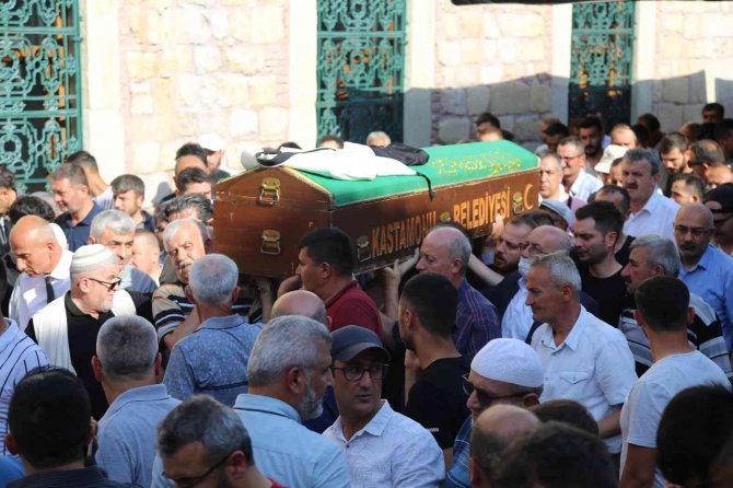 Üzerine Mermer Bloku Düşen İşçi Gözyaşları Arasında Toprağa Verildi