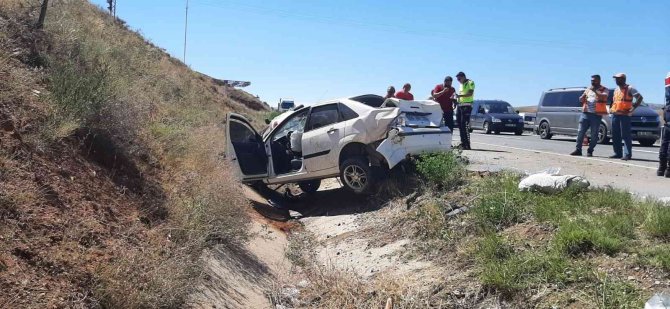 Kırıkkale’de İki Otomobil Çarpıştı: 6 Yaralı