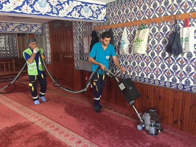 Gebze’de Cami Ve İbadethaneler Bayrama Hazırlanıyor