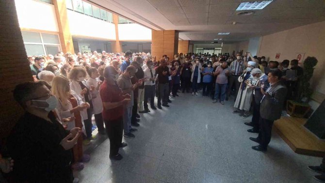 Silahlı Saldırı Sonucu Hayatını Kaybeden Doktora Hüzünlü Veda