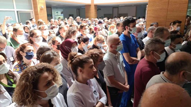 Silahlı Saldırı Sonucu Hayatını Kaybeden Doktora Hüzünlü Veda