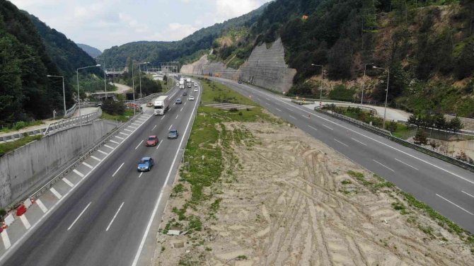 Bolu Dağı’nda Tatilcilerin Trafik Yoğunluğu Havadan Görüntülendi