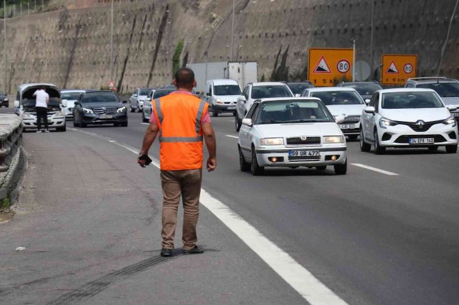 Bolu Dağı’nda Tatilcilerin Trafik Yoğunluğu Havadan Görüntülendi