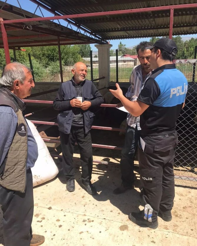 Hayvan Satıcıları Dolandırıcılara Karşı Bilgilendiriliyor
