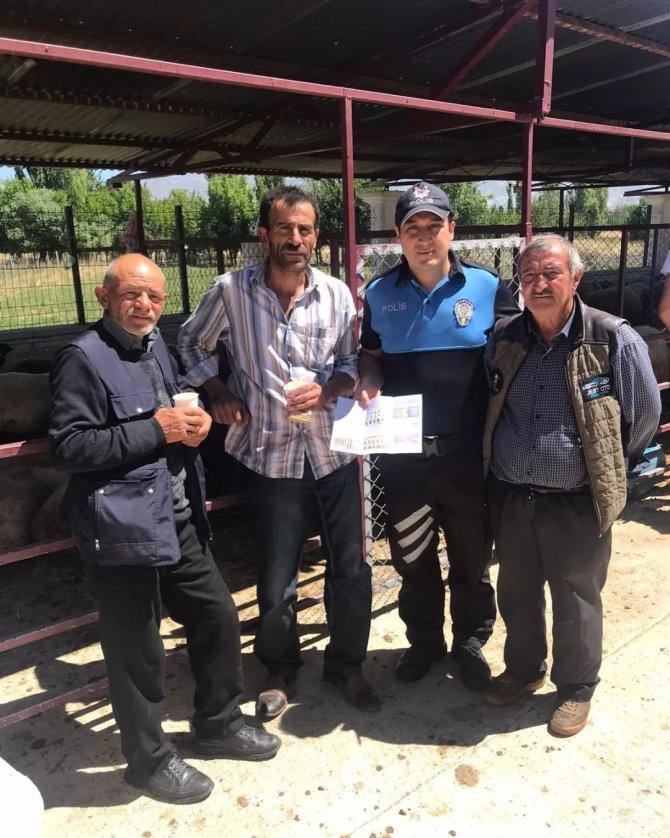 Hayvan Satıcıları Dolandırıcılara Karşı Bilgilendiriliyor