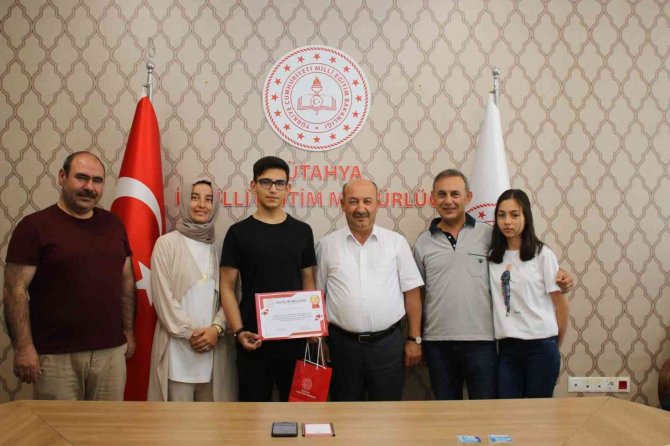 Kütahya’da Hikaye Yazma Yarışmasında Dereceye Giren Öğrencilere Ödüllendirildi