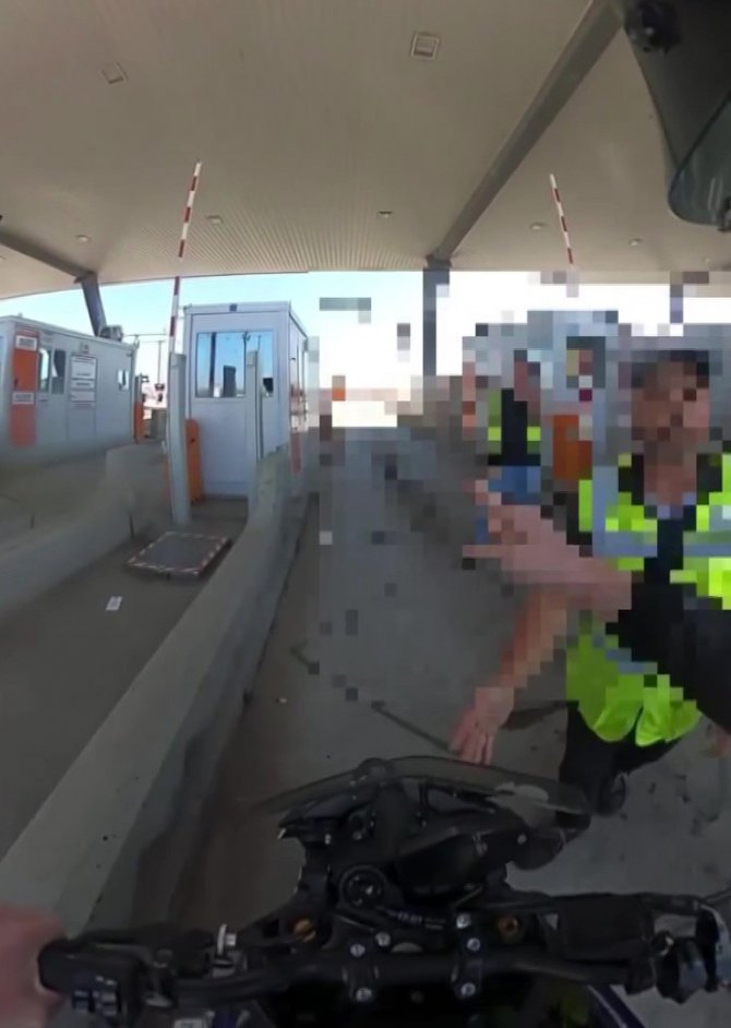 Otoyolda Trafikte Tek Teker Kullandığı Motosikletiyle Tehlike Saçtı