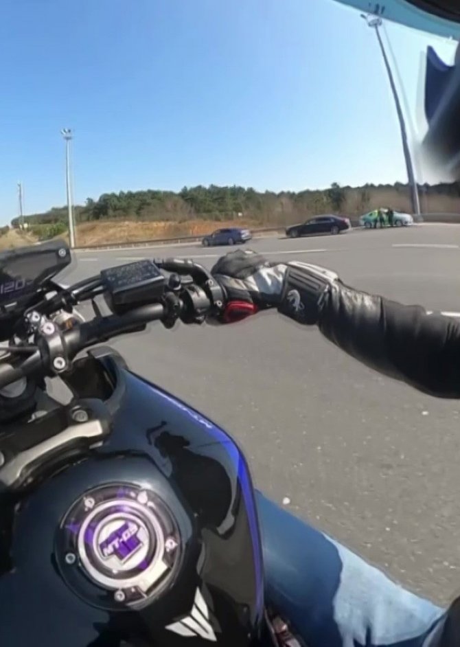 Otoyolda Trafikte Tek Teker Kullandığı Motosikletiyle Tehlike Saçtı