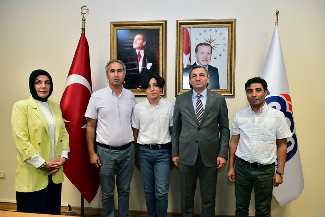 Lgs Birincilerine Vali Şahin’den Hediye