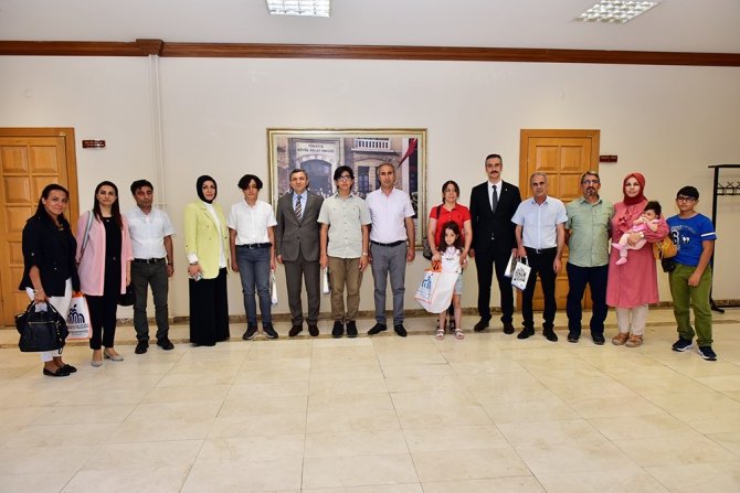 Lgs Birincilerine Vali Şahin’den Hediye