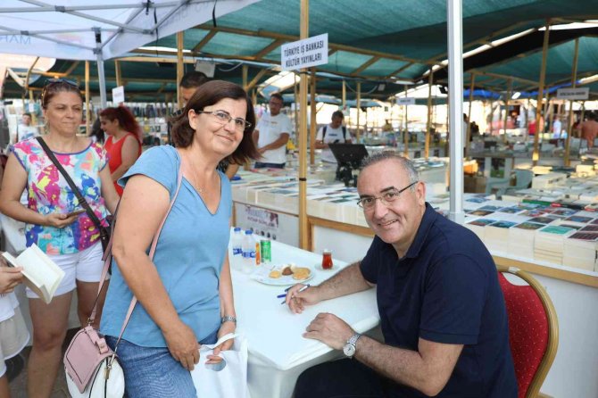Marmaris’te Kitap Günleri Devam Ediyor