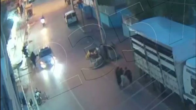 Yolda Yürüyen Kadının Çantasını Kapkaç Yaptılar, 1 Saat Sonra Yakalandılar