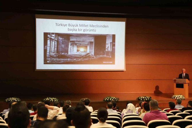Nevü’de ‘Milli Birlik Ve İ̇radenin Bir Yansıması 15 Temmuz’ Konulu Konferans Düzenlendi