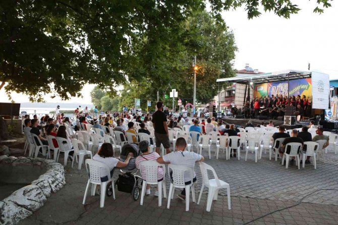 Yaz Akşamları Mahalle Konserleriyle Renkleniyor