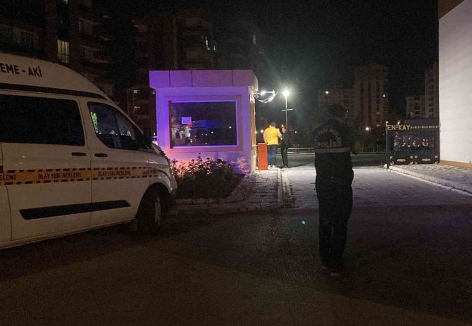 Vali Yardımcısının Silahından Çıkan Kurşunla Yaralandı
