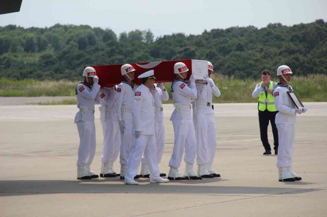 Pençe-kilit Şehidi Ömür Ertuğrul Sarı’nın Naaşı Kocaeli’ye Getirildi