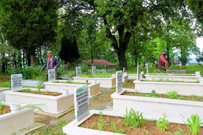 Büyükşehir 440 Mezarlığı Bayrama Hazırladı