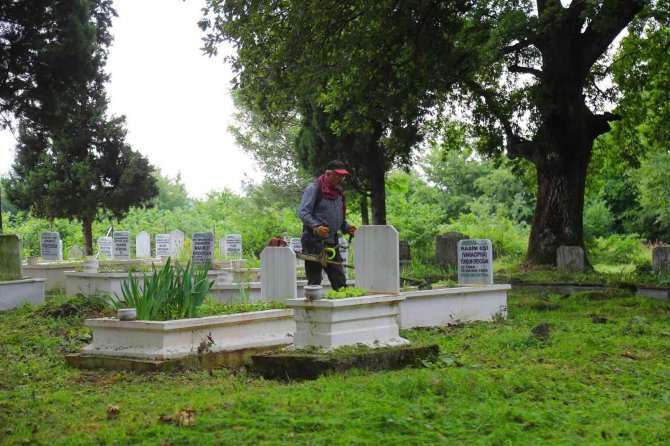 Büyükşehir 440 Mezarlığı Bayrama Hazırladı