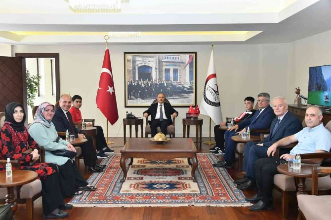 Samsun Valisi Dağlı’dan Lgs Birincilerine Tablet