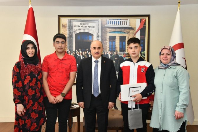 Samsun Valisi Dağlı’dan Lgs Birincilerine Tablet