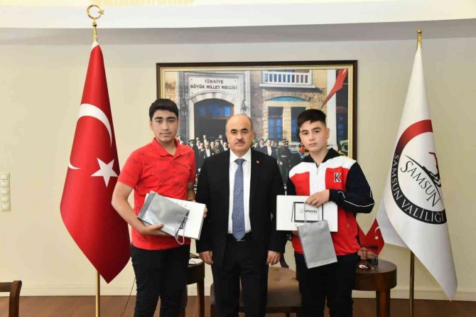 Samsun Valisi Dağlı’dan Lgs Birincilerine Tablet