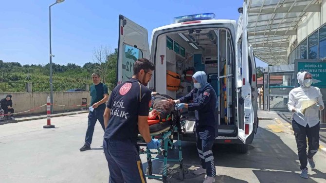 Balkondan Düşen Kadın Yaralandı