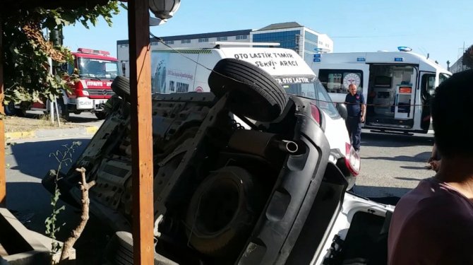 Silivri’de Minibüsle Çarpışan Otomobil Takla Attı: 3 Yaralı