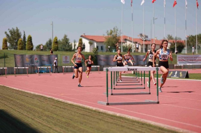 Denizli’de 560 Sporcu Birincilik İçin Yarıştı