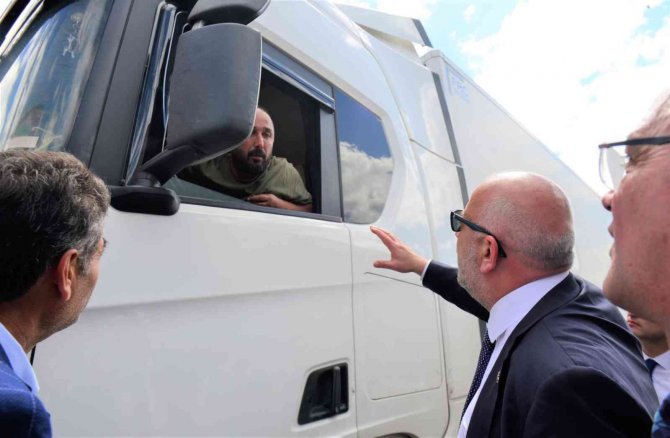 Ticaret Bakan Yardımcısı Turagay: "Gümrük Kapılarında Bayram Öncesi Tır Kuyruklarını Eriteceğiz"