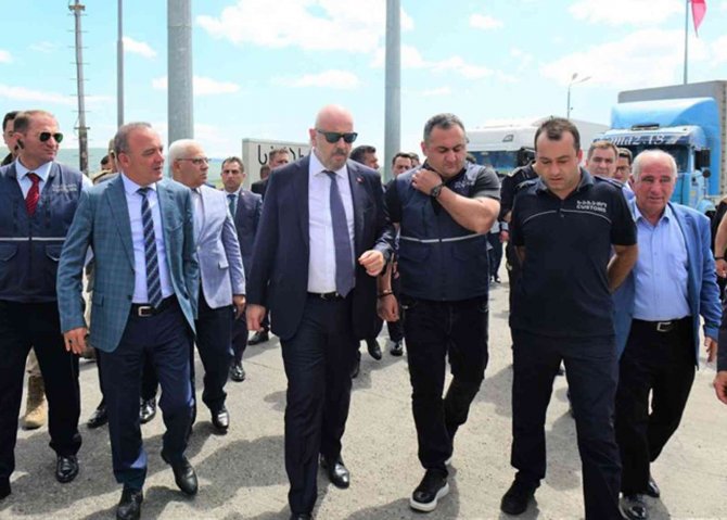 Ticaret Bakan Yardımcısı Turagay: "Gümrük Kapılarında Bayram Öncesi Tır Kuyruklarını Eriteceğiz"