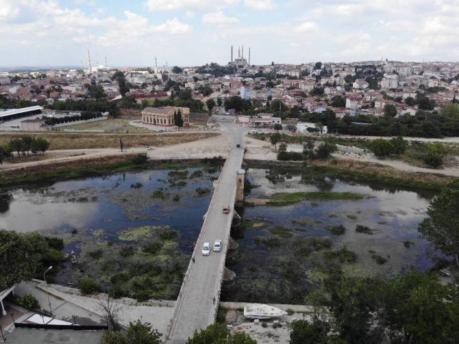 Tunca Nehri’nde Debinin Düşmesiyle Adacıklar Oluştu