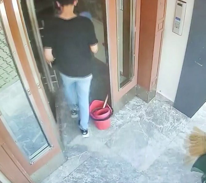Ümraniye’de Kargocu Oyunu: Daireye Girip Hırsızlık Yaptı